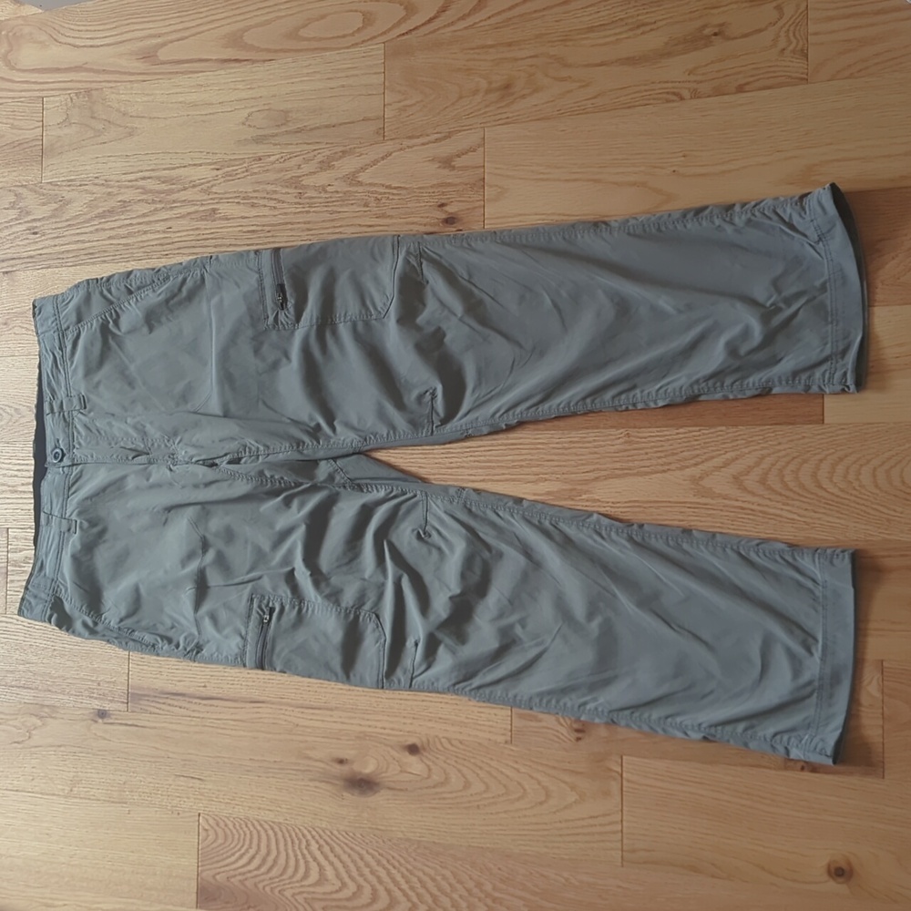 Tilley. Gray Cargo Chino Light Pants. Size 32 x 30.